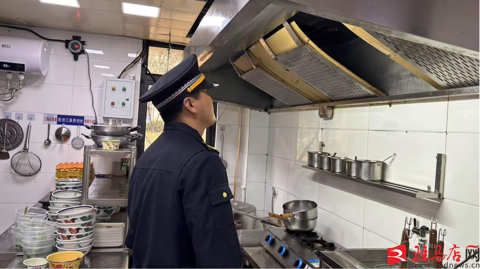球速体育welcome市城乡一体化树模区局展开餐饮油烟整治动作(图1)